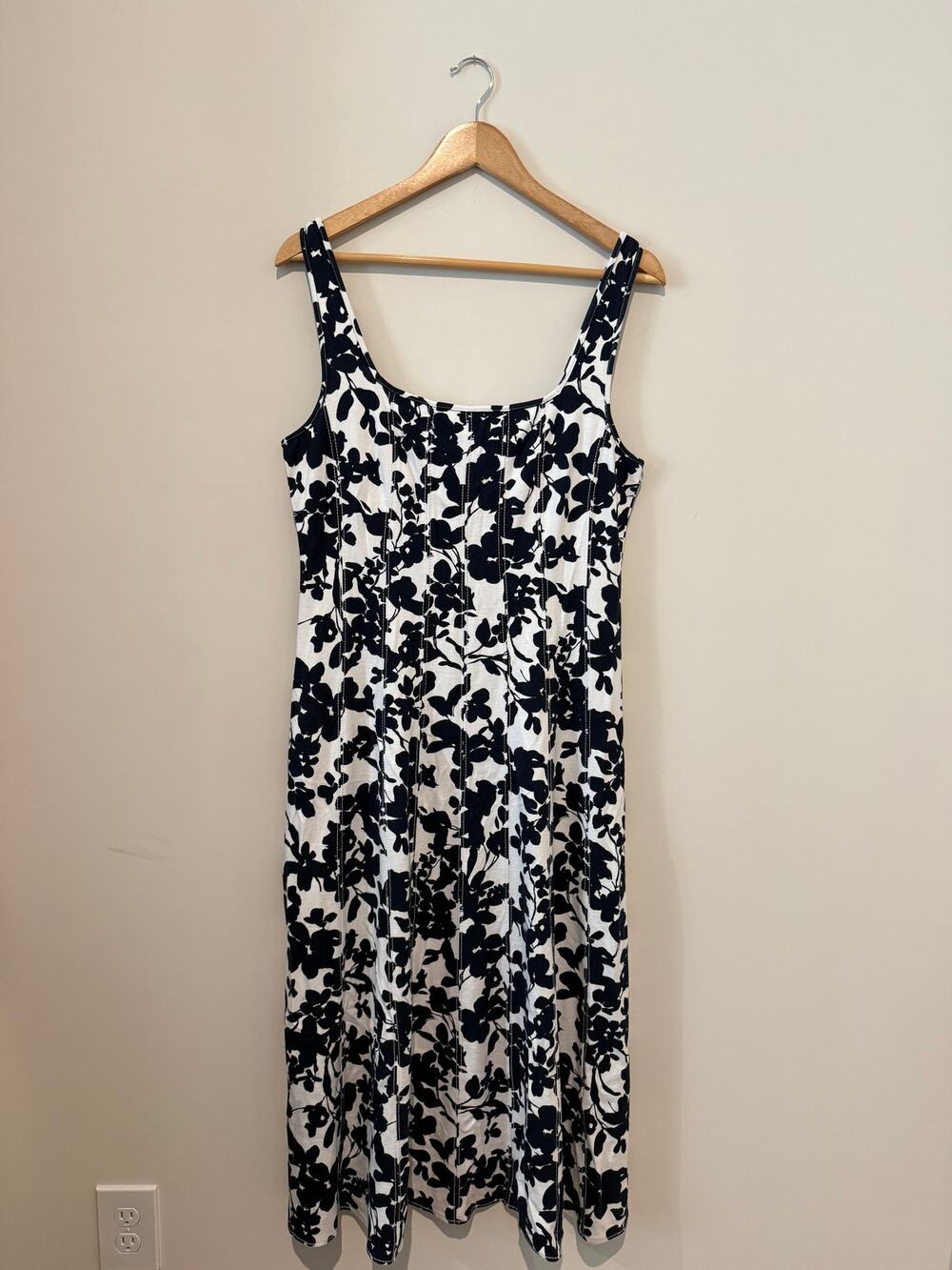 NWOT LOFT Navy White Floral Printed Flowy Midi Dress 8 Stretch Classic Preppy